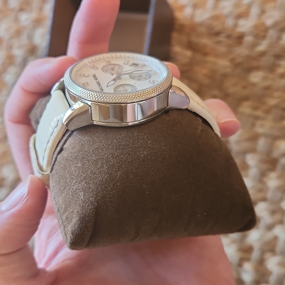 Michael Kors White Diamond Watch with Box - Picture 7 of 13